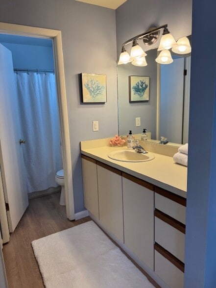 Master bath - 2 N Frontenac Ave