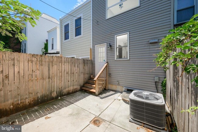 Building Photo - 1439 N Newkirk St