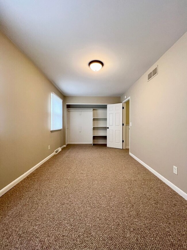 Building Photo - 3 Bedroom Duplex in Kalamazoo