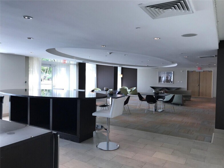 Building Photo - 951 Brickell Ave