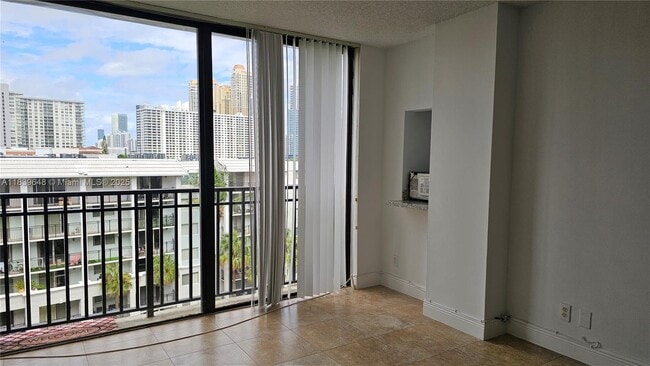 Building Photo - 17021 N Bay Rd