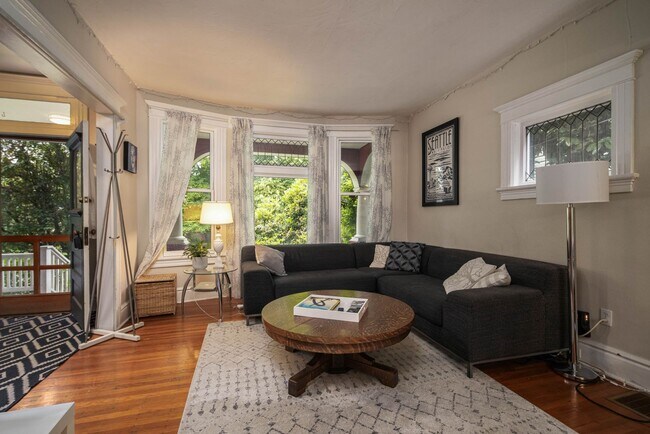 Building Photo - R0441