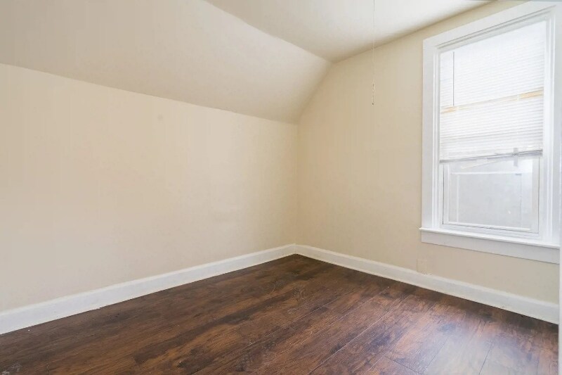 Building Photo - 321 W 105th St