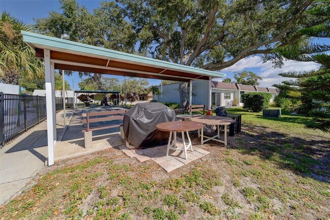 Building Photo - 13827 Mission Oaks Blvd