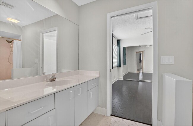 Building Photo - 6502 Brava Way