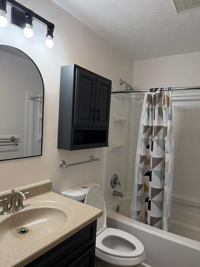 Building Photo - 6686 Deer Ct