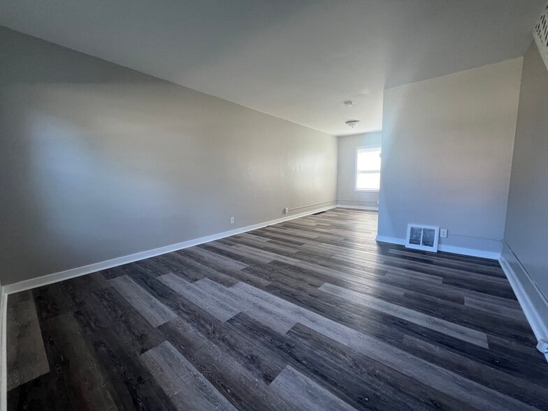 Building Photo - 124 Locust St