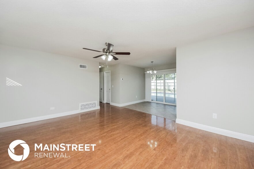 Building Photo - 881 Evangeline Ave