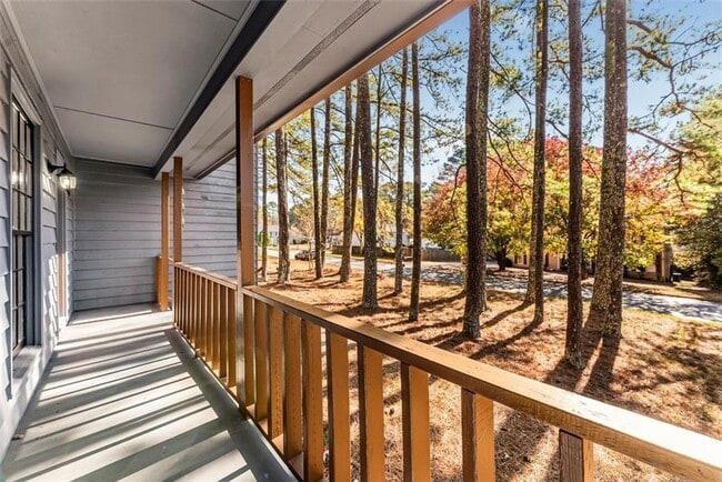 Building Photo - 444 Wellington Way