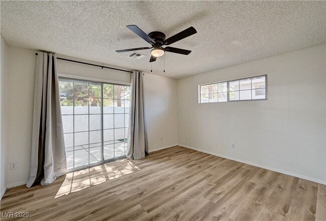 Building Photo - 2040 Willowbury Dr