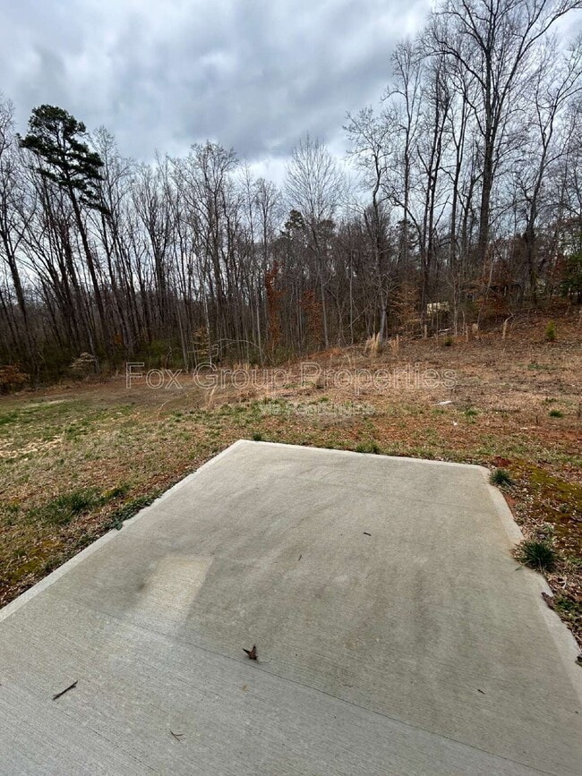 Building Photo - 566 Kirk St