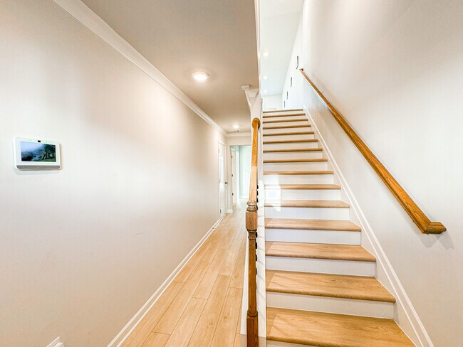 Building Photo - 3217 Bateman Drive SE