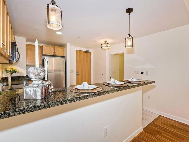 Building Photo - "Urban Oasis: Spacious 1-Bedroom with Granite  Finishes in Downtown San Diego"