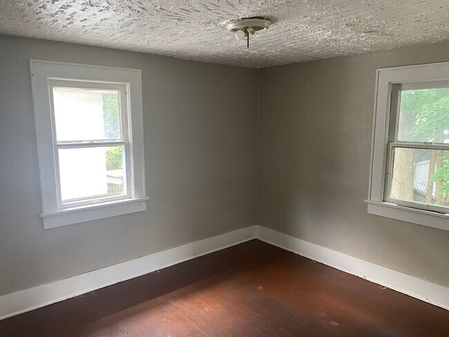 Building Photo - Spacious 3-Bedroom Home for Lease in Akron