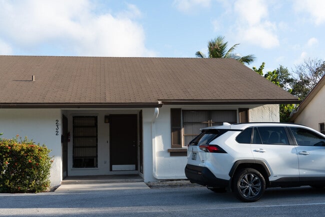 Building Photo - 230 SW 1st St