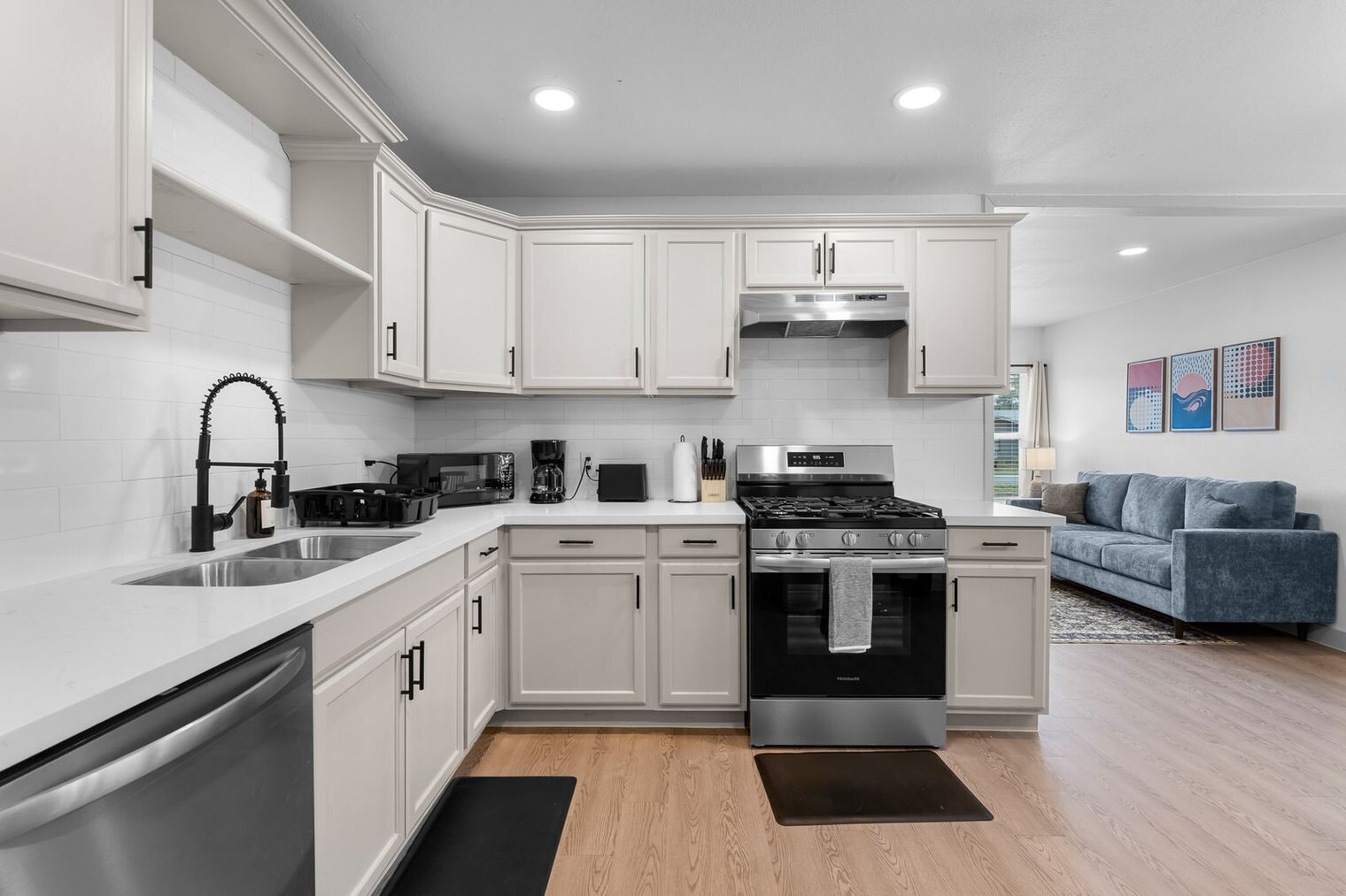 Building Photo - 4222 Sherwood Dr