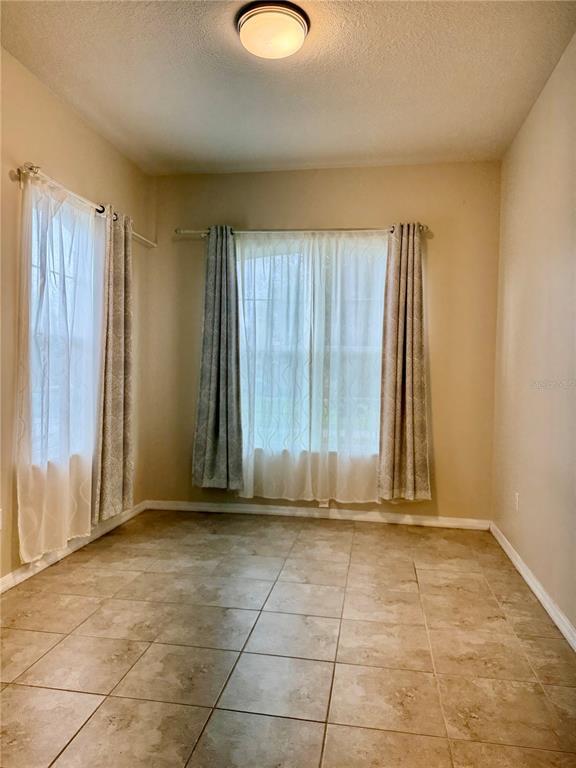 Building Photo - 2504 Amati Dr