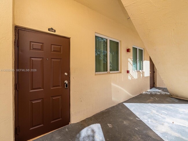 Building Photo - 1663 SE 27th Dr