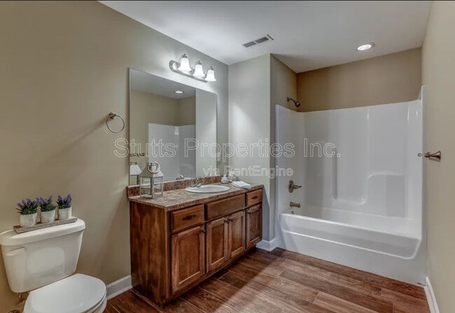 Building Photo - 145 Bruin Dr