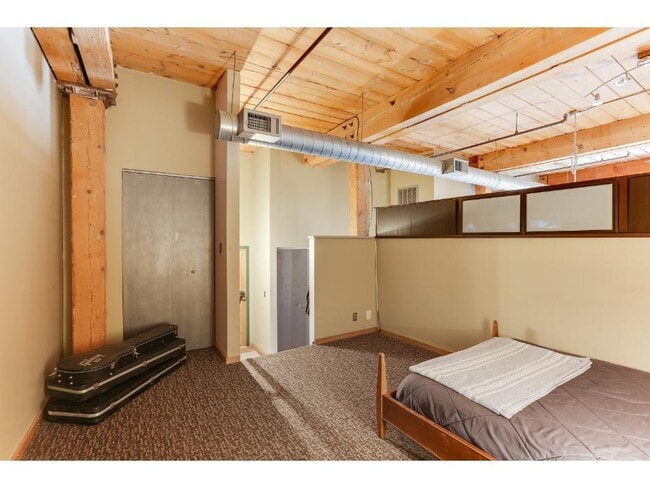 Building Photo - 210 N 2nd St