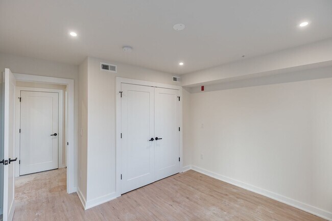 Building Photo - 933 N 29th St