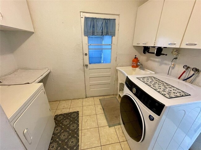 Building Photo - 309 Bryn Mawr Island