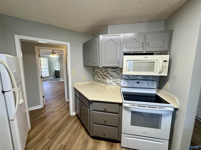 Building Photo - 17171 New Cut Rd