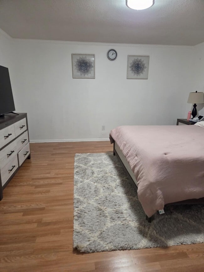 Building Photo - 810 Sandtree Dr