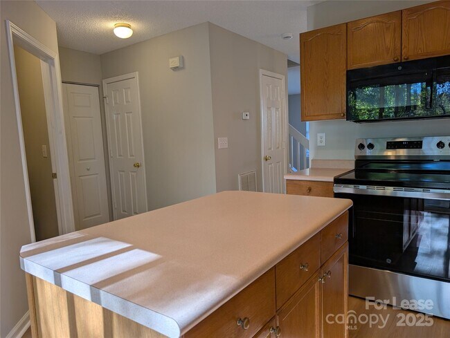 Building Photo - 2251 Cigar Ct