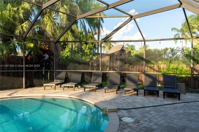 Building Photo - 1141 N North Lake Dr