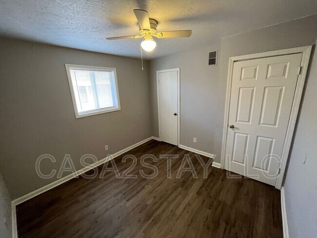 Building Photo - 4915 Saddlebrook Ln