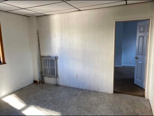 Building Photo - 220 S Valley Ave