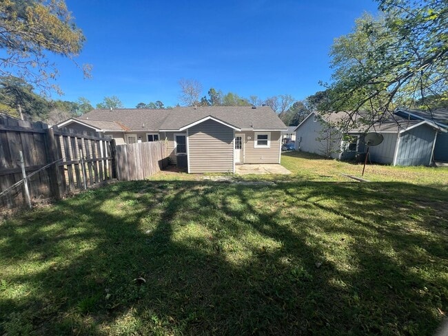 Building Photo - 109 Hickory Grove Dr