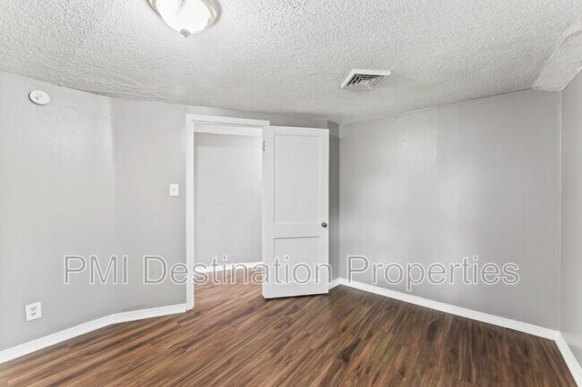 Building Photo - 9408 East 23rd St S