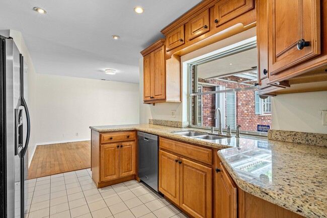 Building Photo - 931 NW 9th Ct