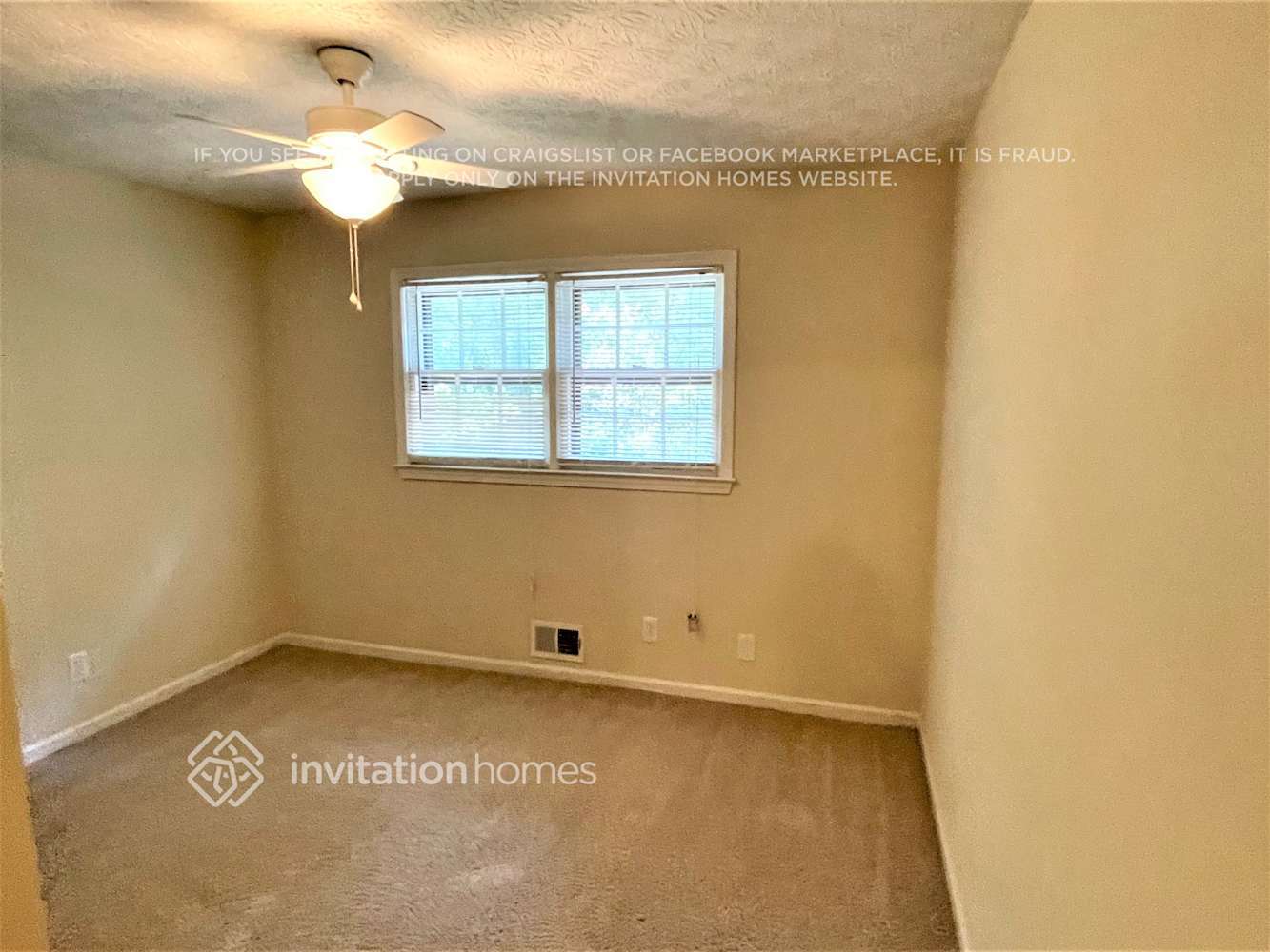 Building Photo - 1386 Larkview Dr SW