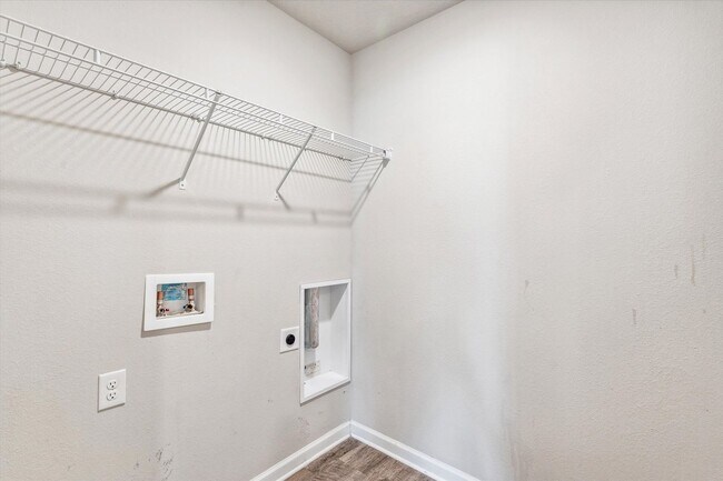 Building Photo - Four Bedroom in West Mobile