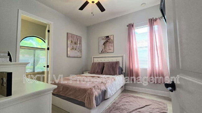 Building Photo - 1685 Serrano Cir