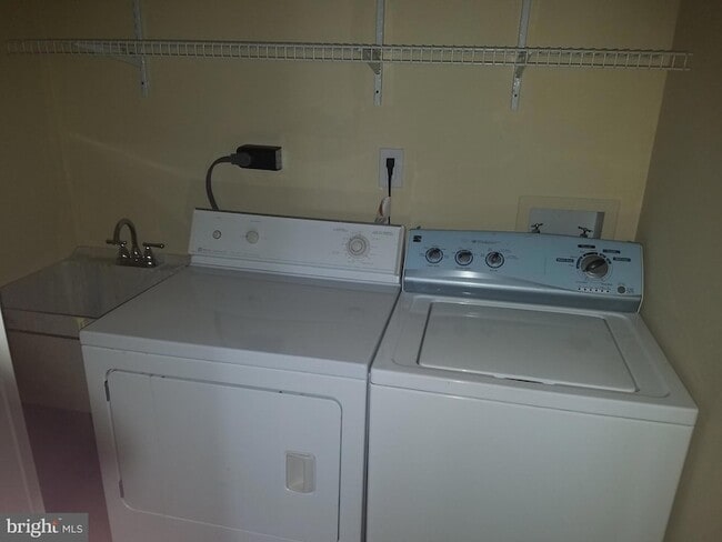 Building Photo - 3023 Creel Ct