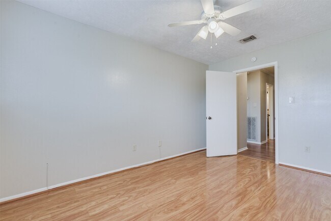 Building Photo - 22206 N Fork Dr