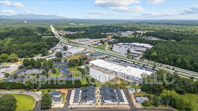 Building Photo - 105 Remount Way
