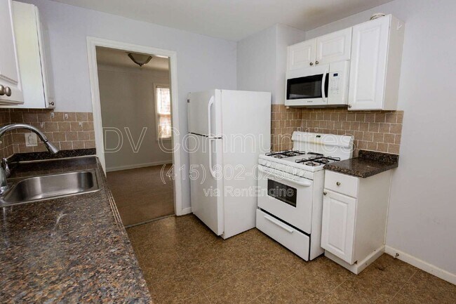 Building Photo - 4871 Oakland Dr