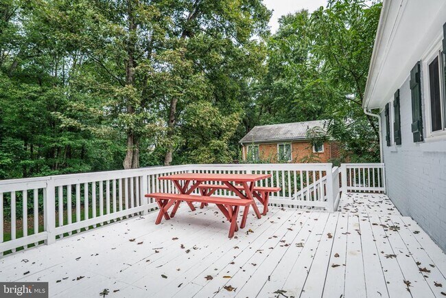 Building Photo - 3242 Holly Hill Dr