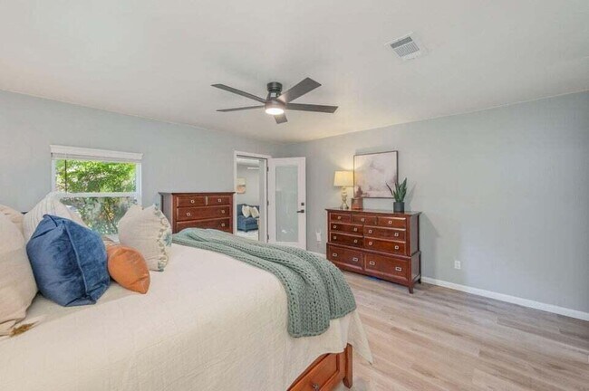 Building Photo - 512 Samana Way