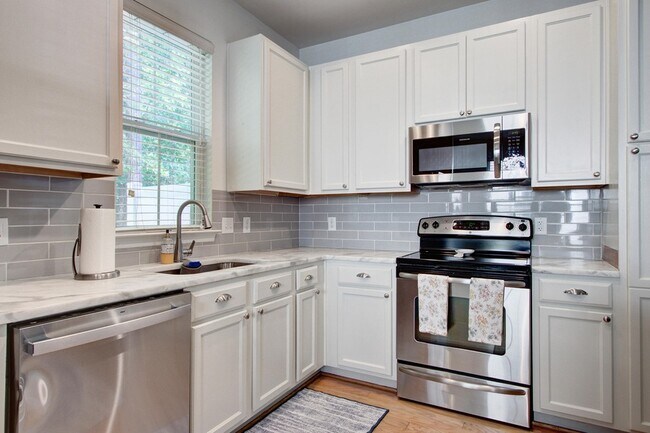 Building Photo - 9624 Scarborough court