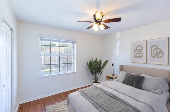 Building Photo - 6916 Crooked Fence Dr