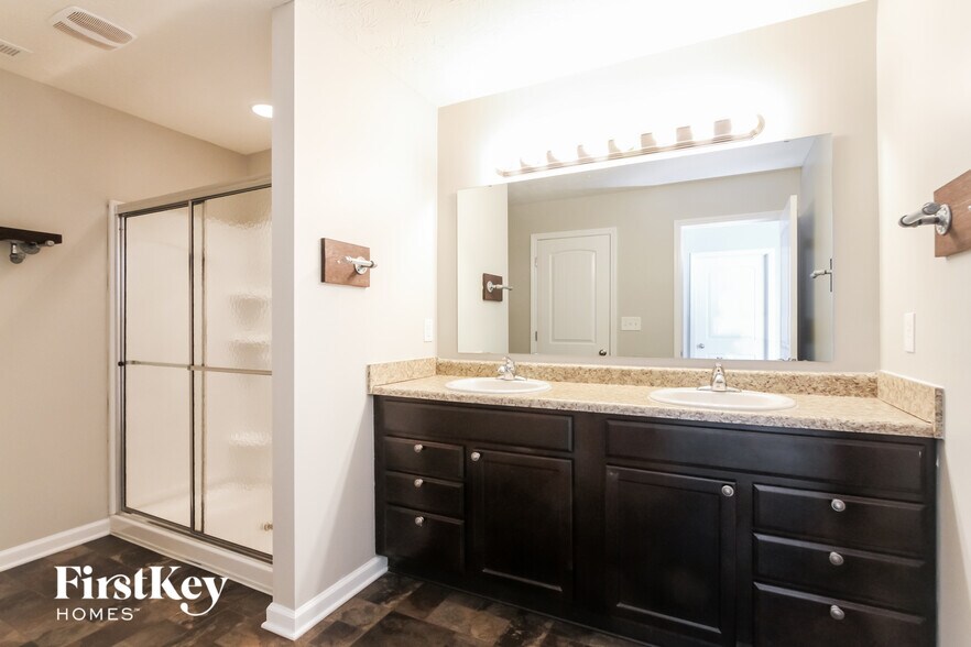 Building Photo - 770 Carolina Way