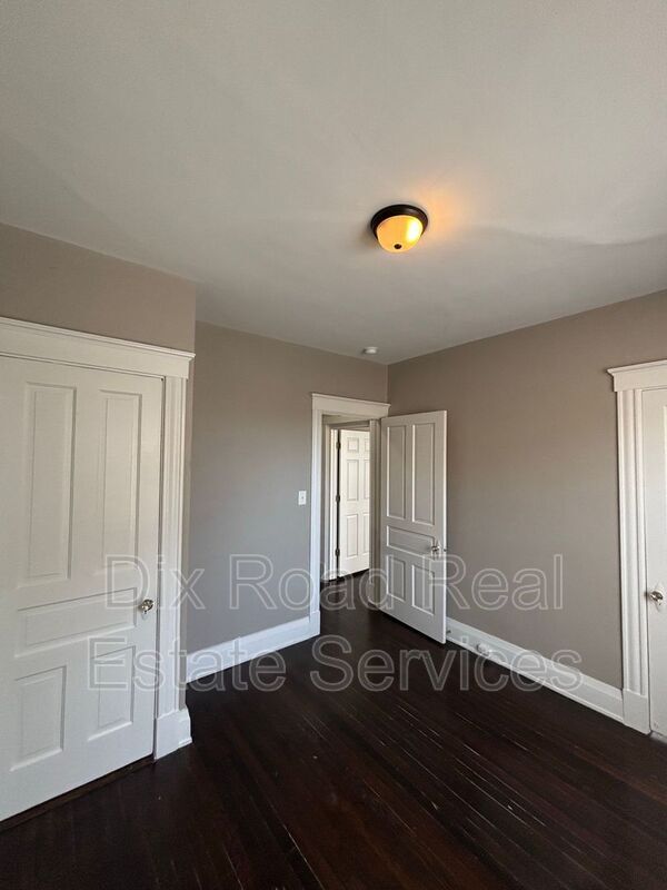 Building Photo - 810 Sunset Ave