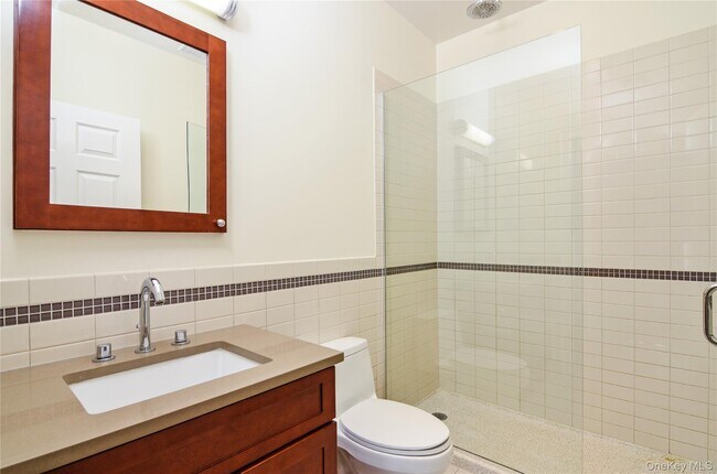 Building Photo - 30 Elm Pl