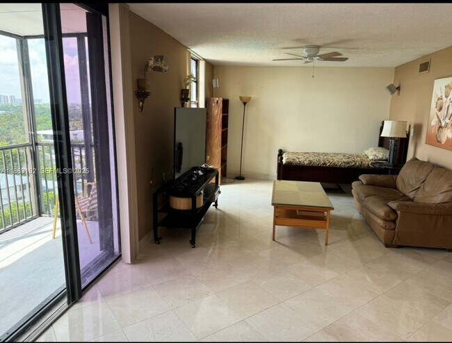 Building Photo - 2500 NE 135th St